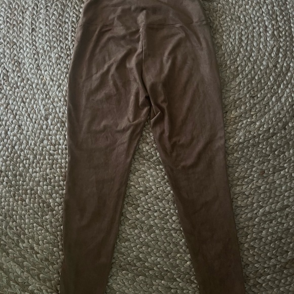 NWOT Ruby Ribbon camel brown faux suede leggings size Medium - Picture 2 of 5